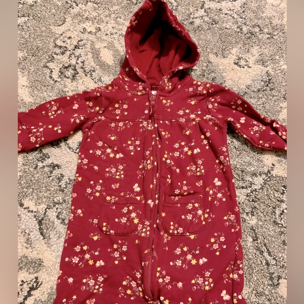 GUC 🍁🍂🍁 Carter’s Full Zip Onesie Sz. 18 mos.